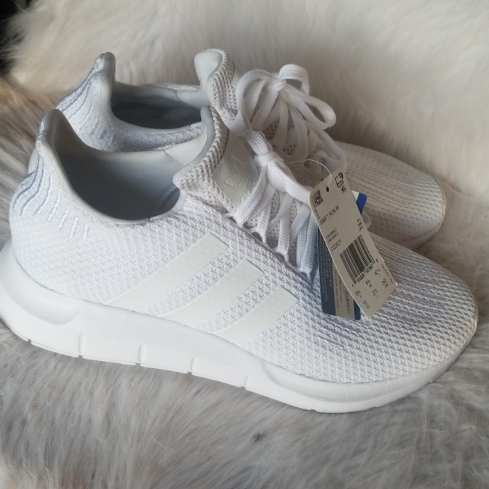 Adidas womens Swift Run white sneakers